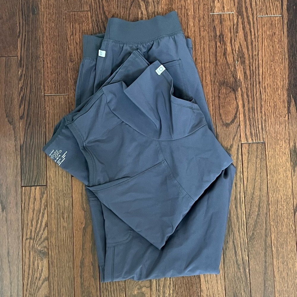 Cherokee Infinity Scrub Set